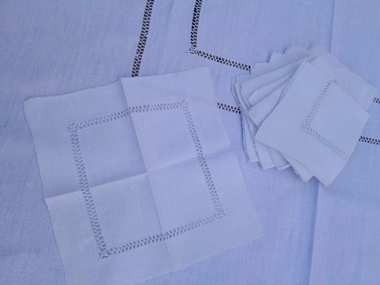Toalhas de mesa e guardanapos brancos bordados – photo 4